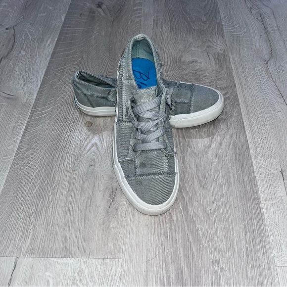 Blowfish Light Gray Canvas Sneakers - Picture 1 of 7